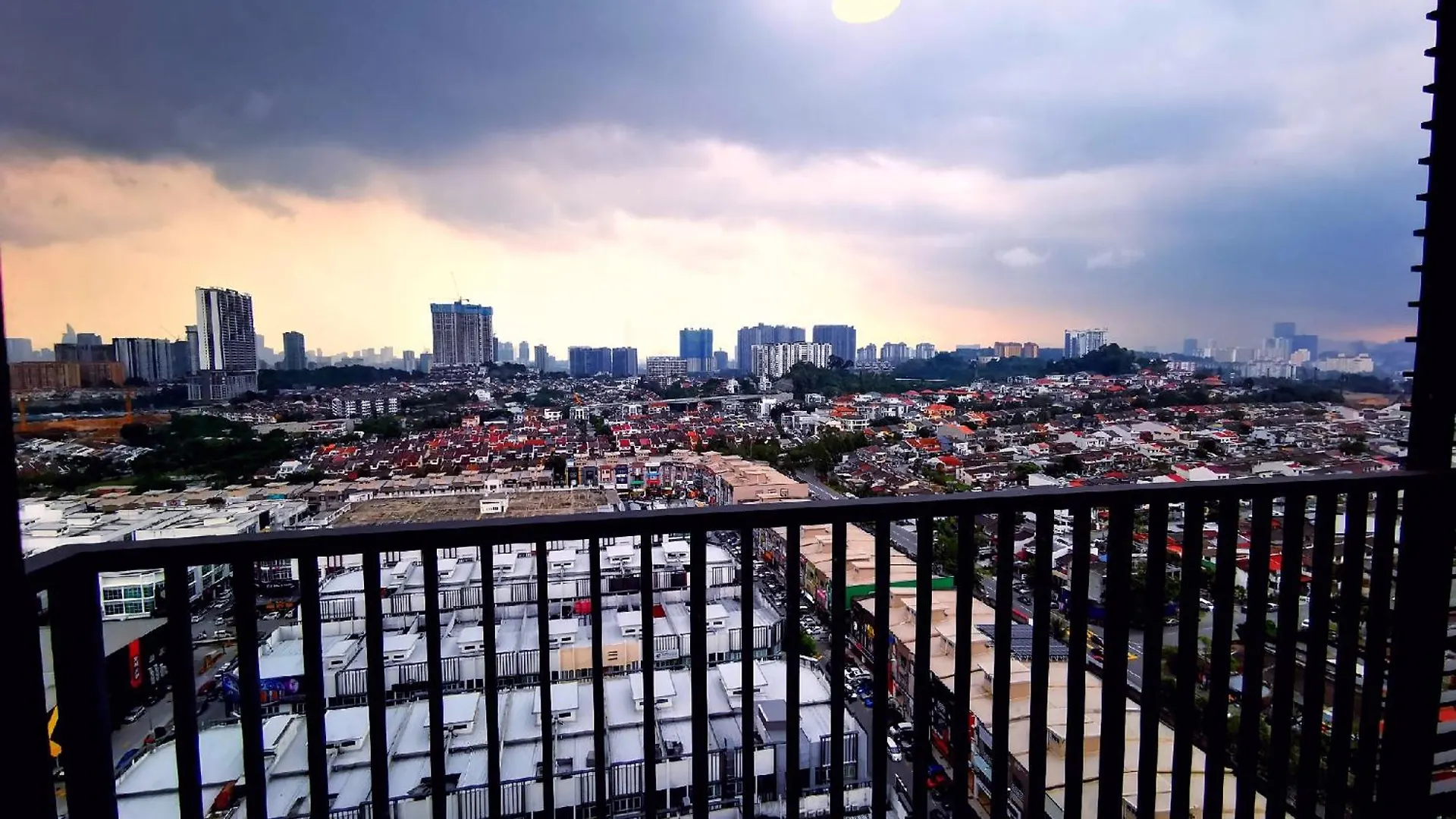 Pinnacle Sri Petaling Kuala Lumpur Homestay